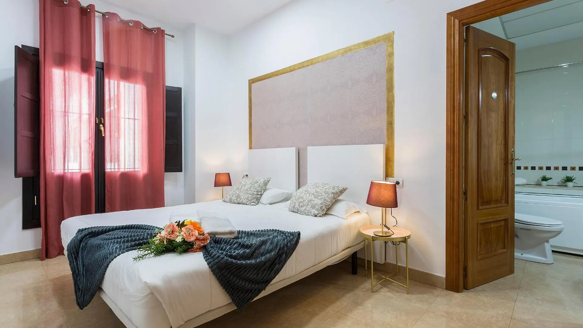 Santa Catalina Patio Andaluz 3 Rooms Seville